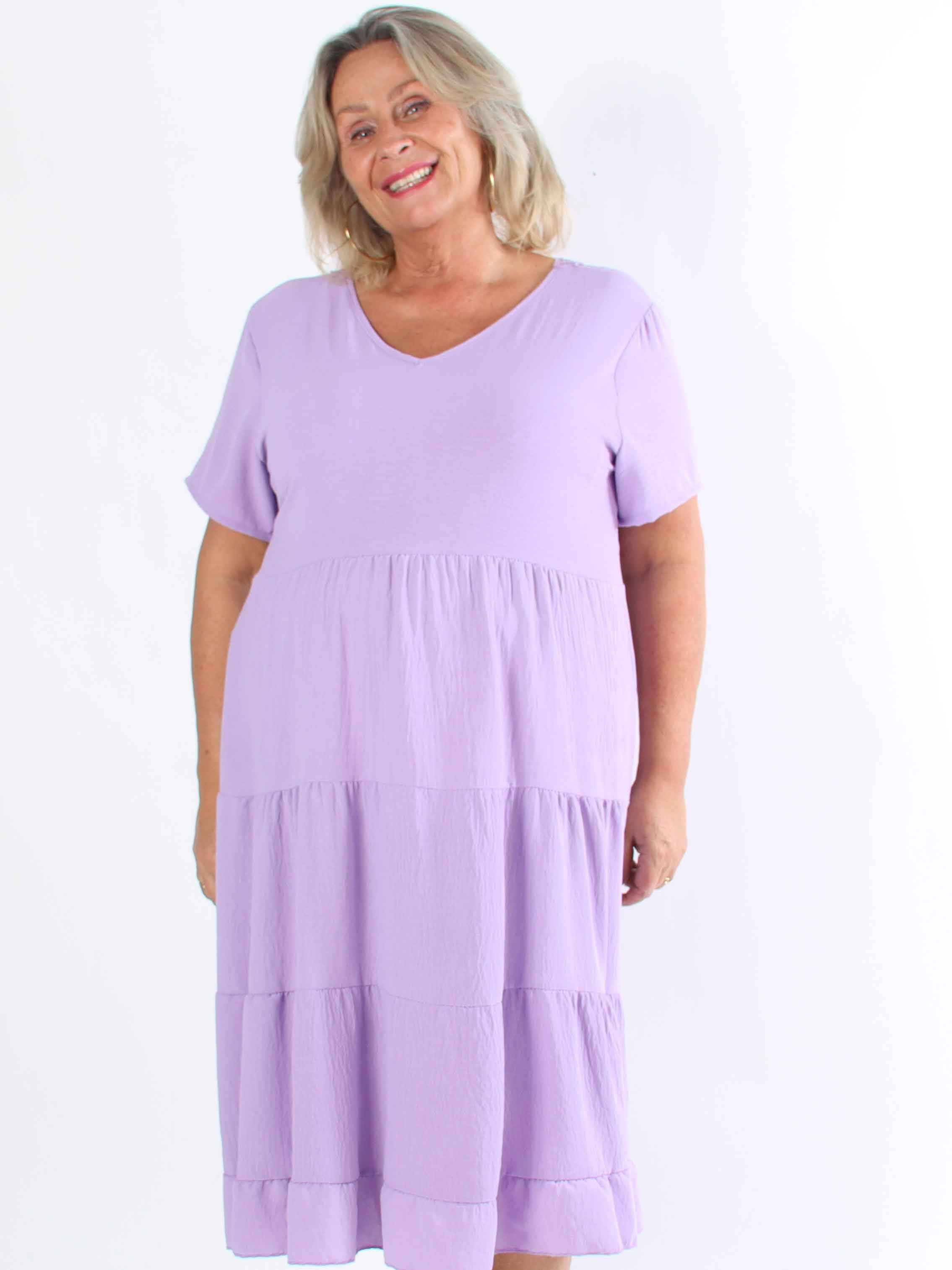 Shayna - Plus size kjole i viskose med broderet detaljer på ryggen